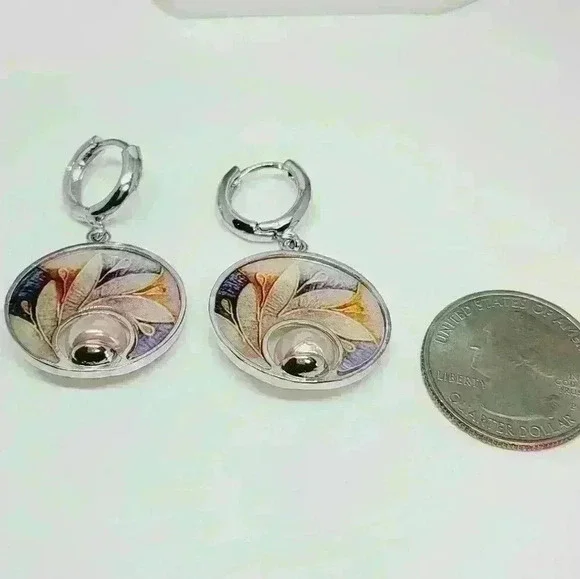 NWOT Elegant Enamel Round Painted Earrings - Picture 3 of 4
